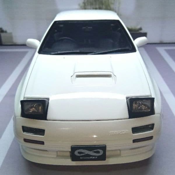 WHELART製 1/18 マツダ サバンナ RX-7 FC3 1990