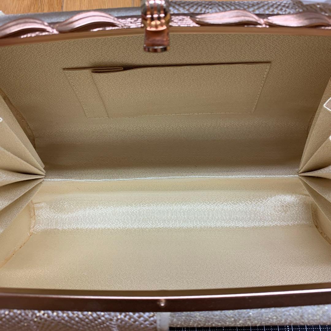 新品未使用　五嶋紐 バッグ　ゴールド系網目模様ハンドバッグ