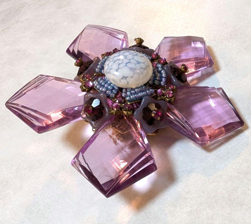 No.0335　スタンレーハグラー　ピンクパープル　ブローチ