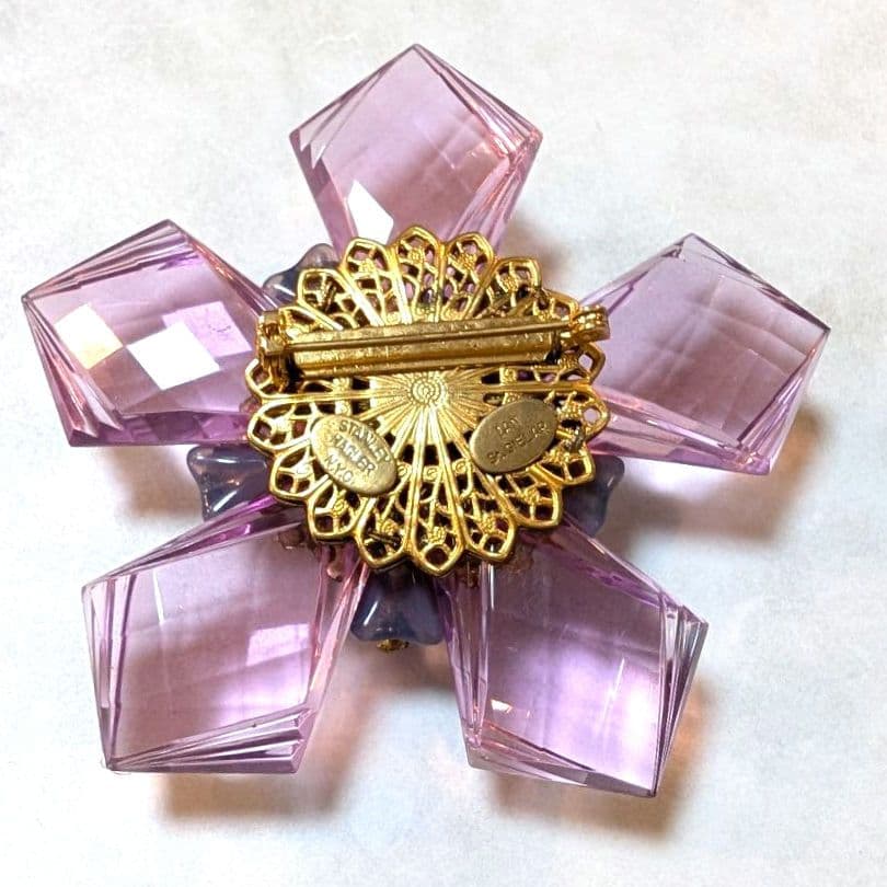 No.0335　スタンレーハグラー　ピンクパープル　ブローチ