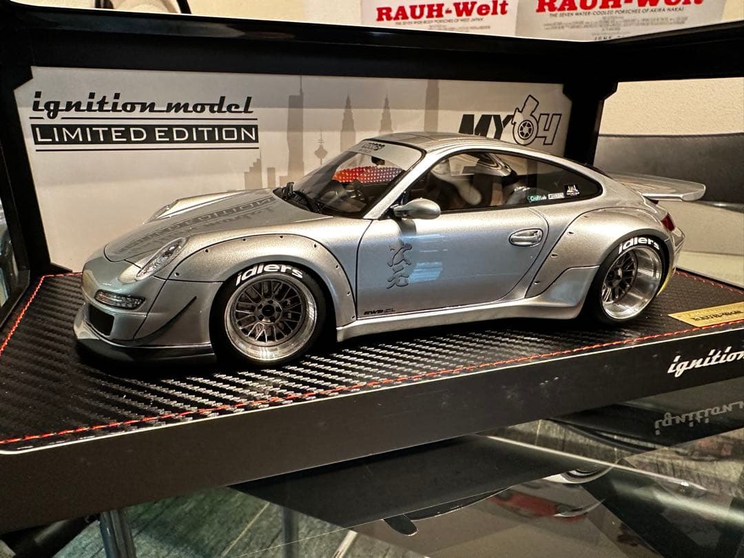 RWB997 ignition model1/18 シルバーオートサロン限定
