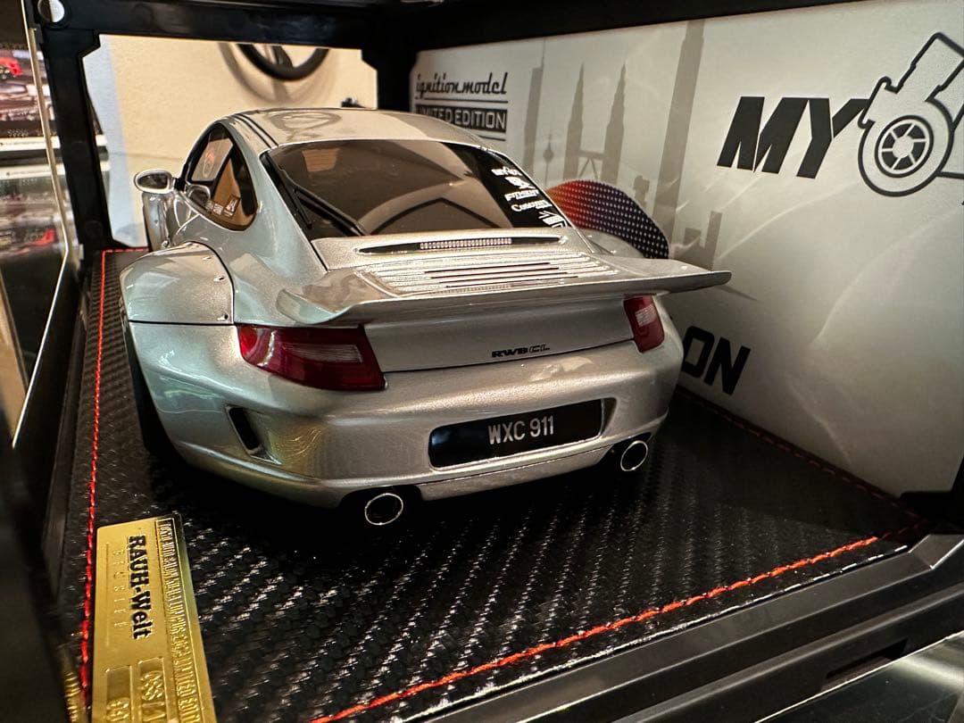 RWB997 ignition model1/18 シルバーオートサロン限定