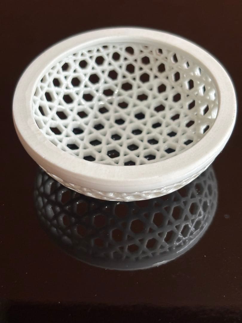 十四代柿右衛門窯絵付師鷹巣作錦色絵川蝉楓文白磁七宝彫三ツ足大香炉　未使用　最上作