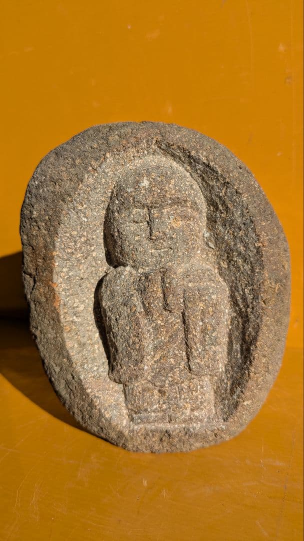 石仏、地蔵、合掌地蔵、自然石地蔵、日本人による彫刻、倉田辰彦作