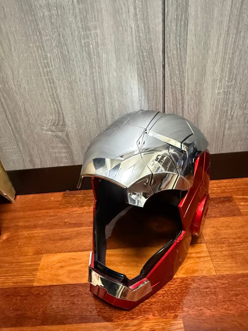アイアンマンmark５ヘルメット　mark4フィギュア付き
