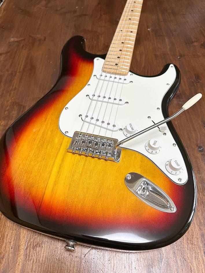 ストラトタイプ　エレキギター　ダークバースト