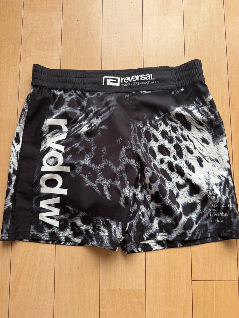 リバーサルrvddw ホワイトレオパードファイトショーツL完売済 未使用に近い