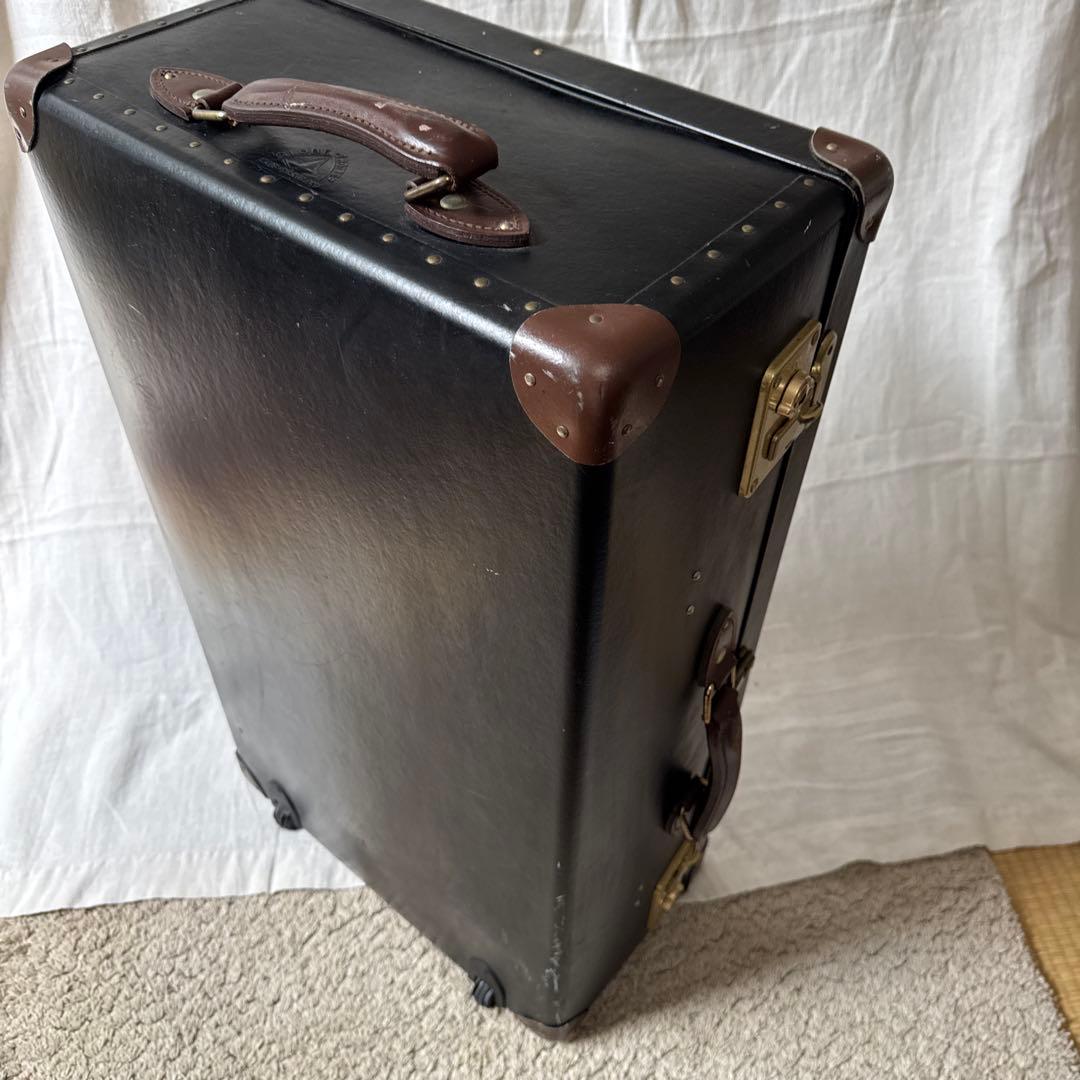 グローブトロッター大型黒いキャリーケース