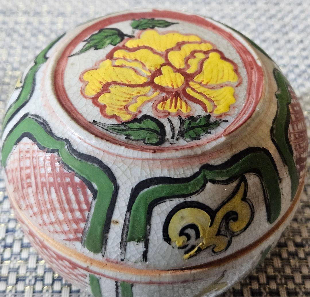 中国古美術　中国古陶磁器　中国南方系　 古安南　色安南　花図　斜線文　香合　合子