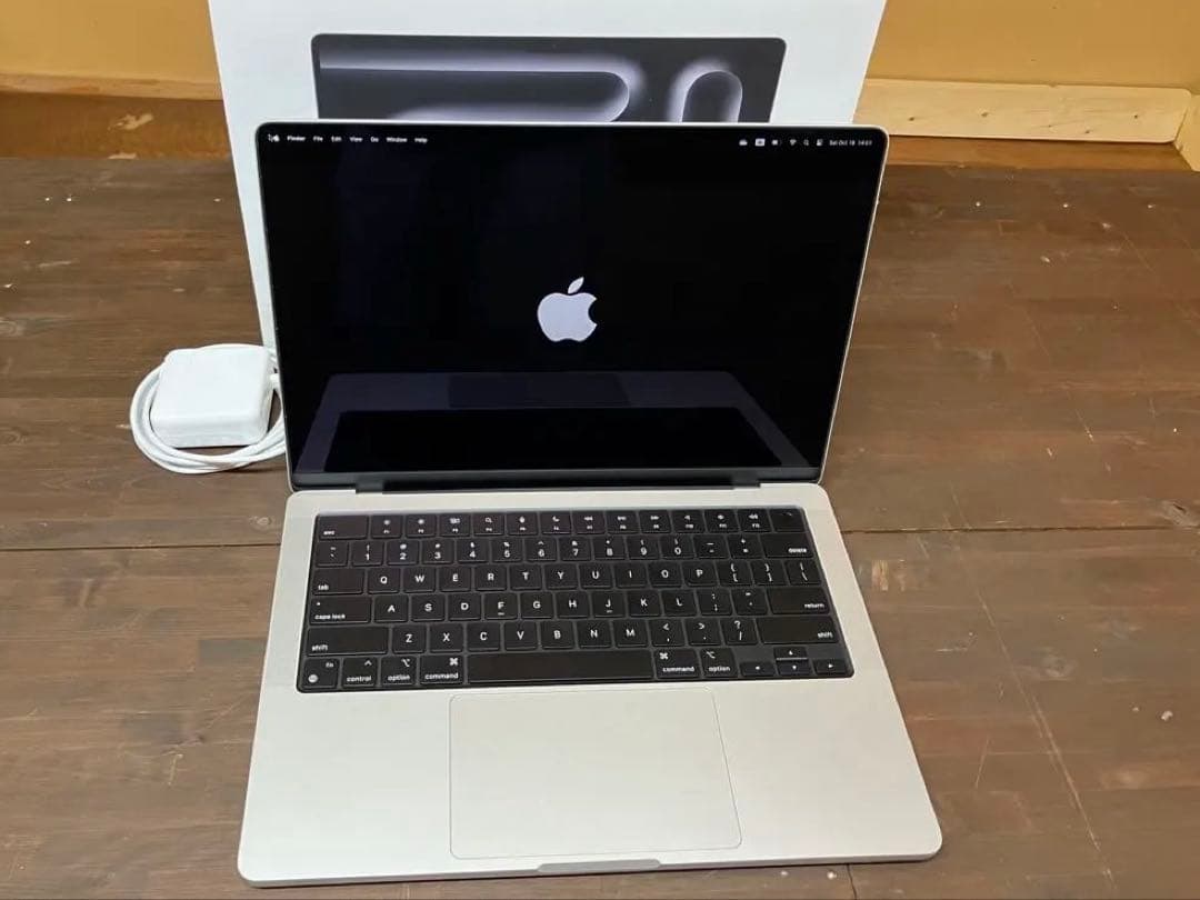 美品 MacBook Pro M3 16GB 1TB SSD US配列キーボード