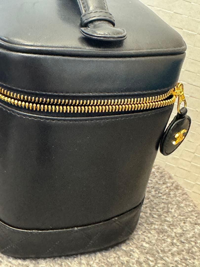 CHANEL バニティバッグ 化粧ポーチ ブラック ラムスキン 縦型