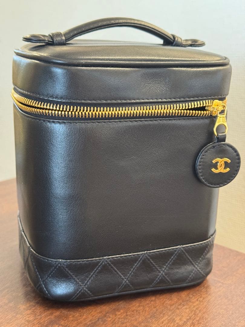 CHANEL バニティバッグ 化粧ポーチ ブラック ラムスキン 縦型