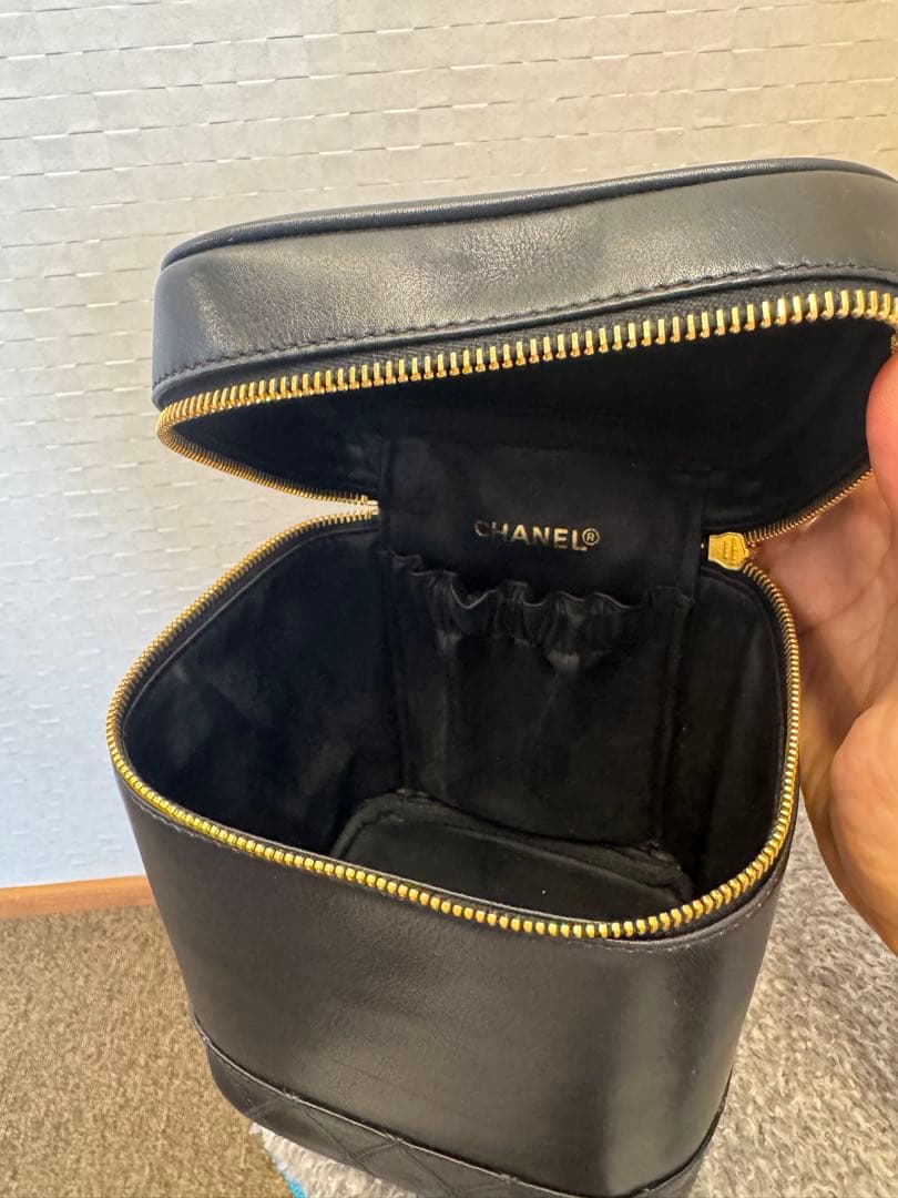 CHANEL バニティバッグ 化粧ポーチ ブラック ラムスキン 縦型