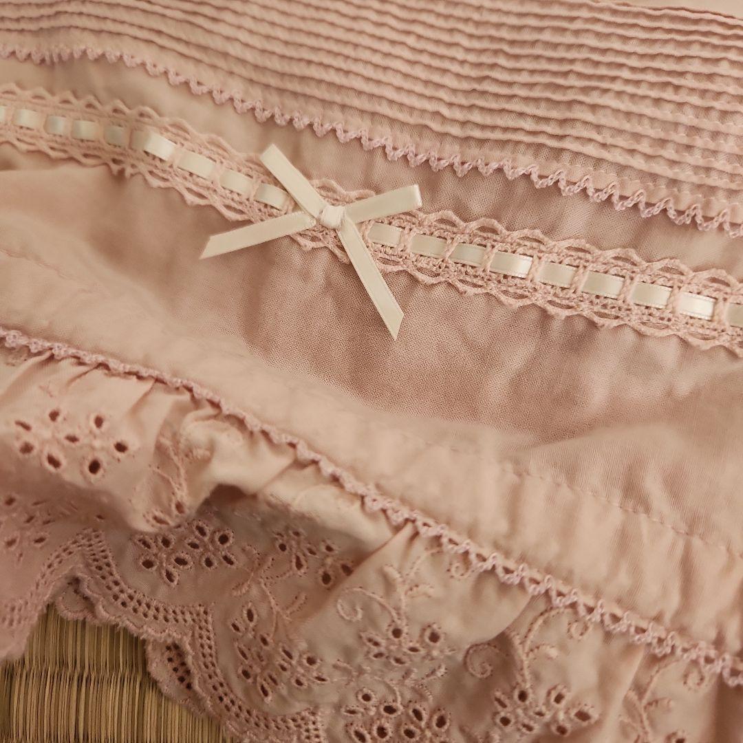 ピンクハウスです。数年前に伊勢丹で購入しています。