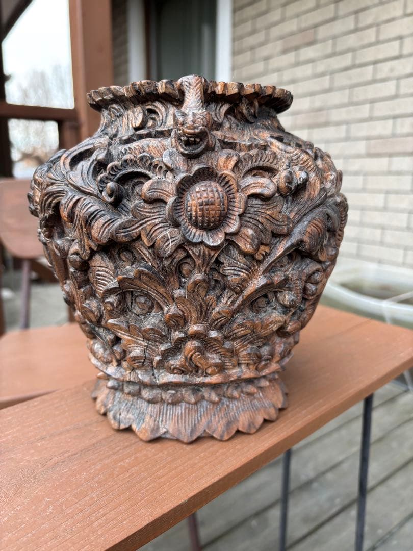 インドネシア？木製 彫刻装飾品壺