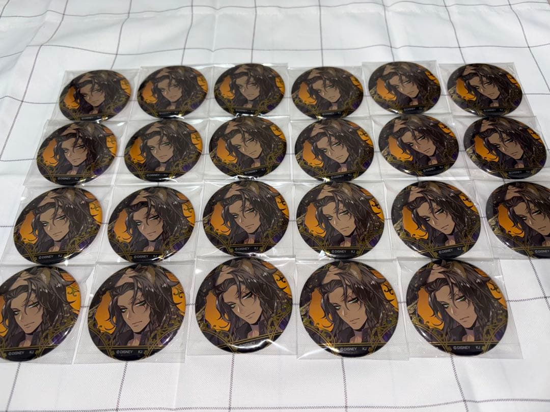 【最終値下げ】ツイステ レオナ 缶バッジ 式典服 箔押し 23個セット