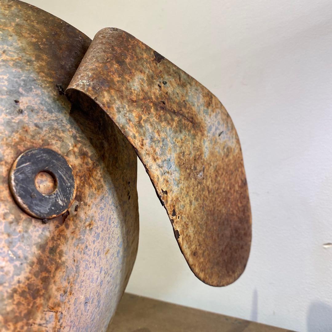 錆びた鉄製のマスク ブタ アンティーク