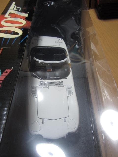 ミニカー AUTOart 007 TOYOTA2000GT Only Live Twice