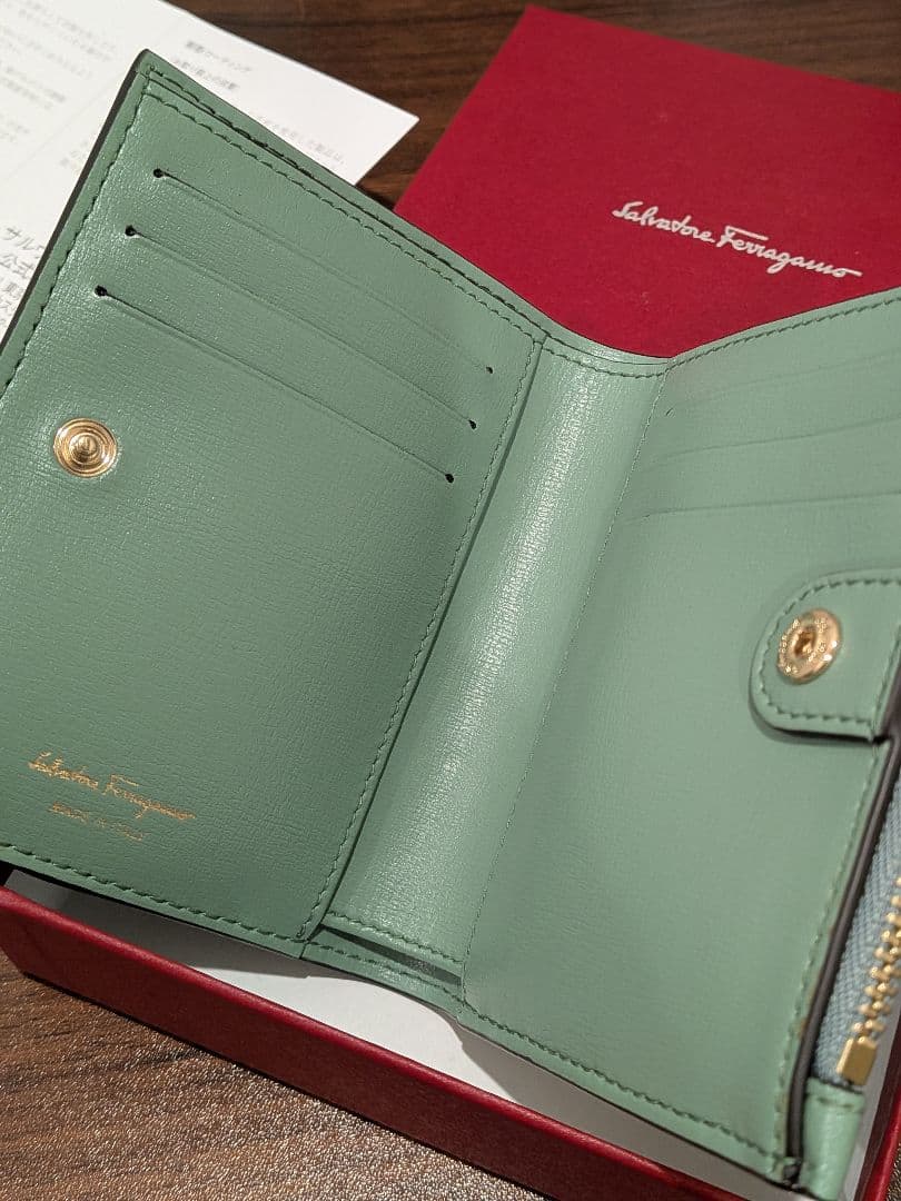 Salvatore Ferragamo 二つ折り財布 ミントグリーン