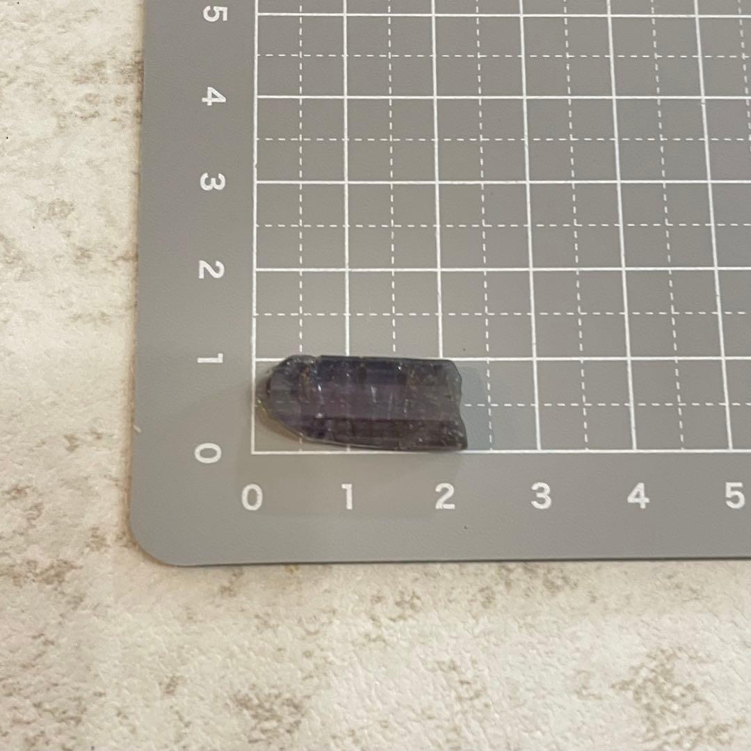 (25808) タンザニア産 非加熱 タンザナイト 鉱物標本 原石