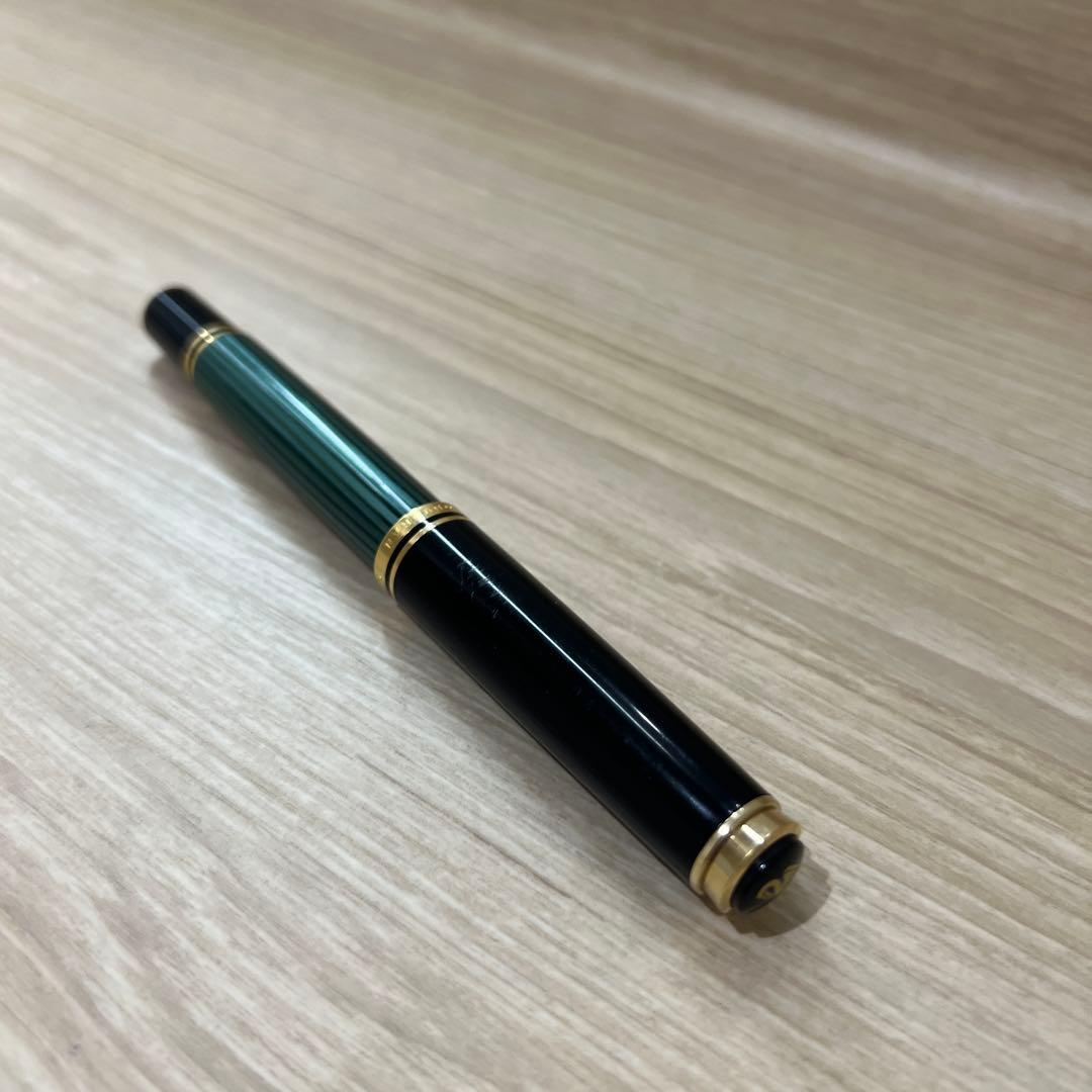 万年筆 黒と緑のツートンカラー