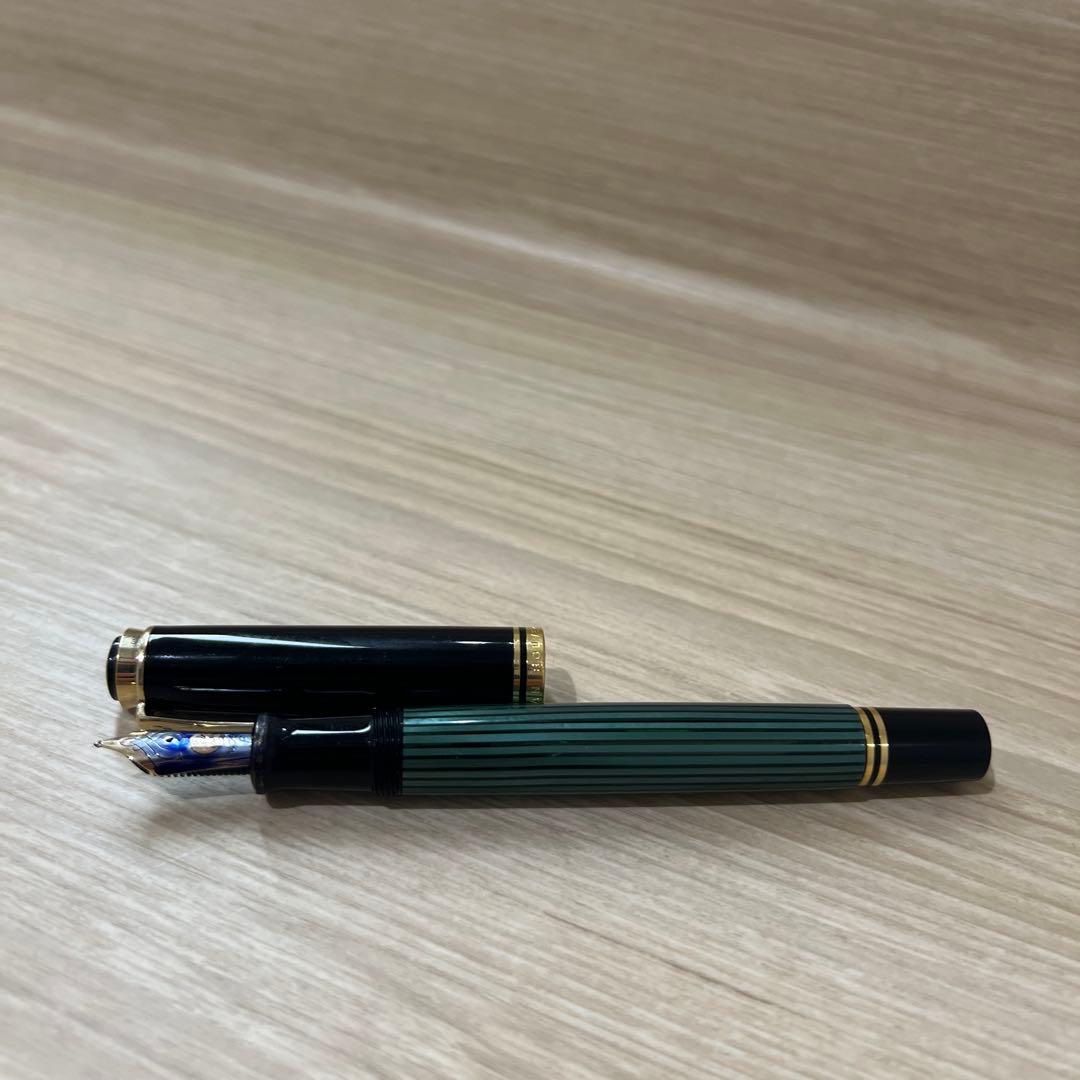 万年筆 黒と緑のツートンカラー