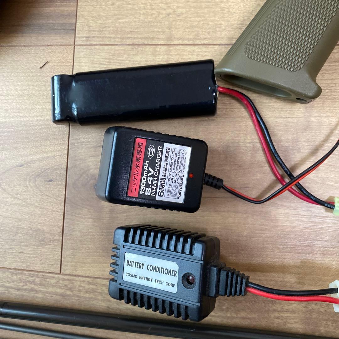 次世代電動ガン東京マルイ SCAR-L バッテリー充電器　マガジン付き