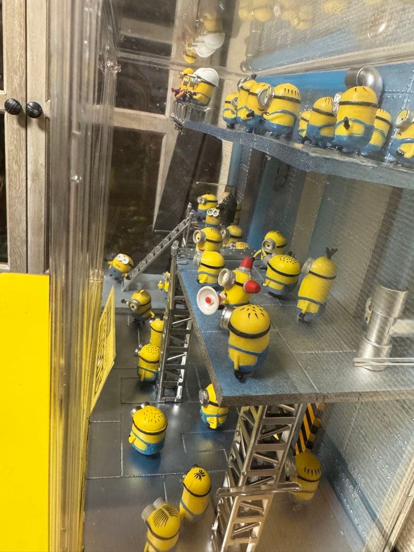 ミニオンズ　ジオラマ　『ミニオン工場』 ミニオン44体＋グルー1体