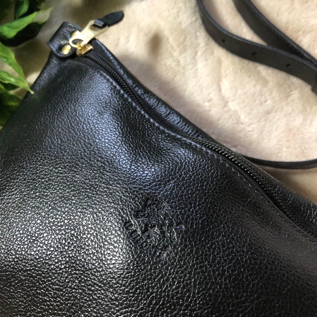 くろ　未使用♡ イルビゾンテ　クロスボディバッグ　ブラック　オールレザー