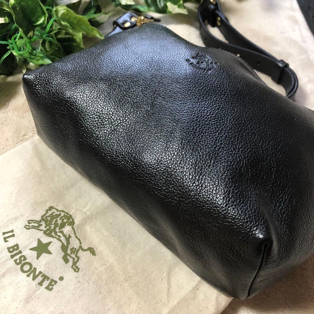 くろ　未使用♡ イルビゾンテ　クロスボディバッグ　ブラック　オールレザー