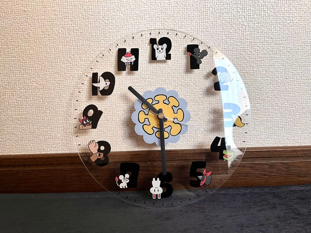 あらゐけいいち展　アクリル時計