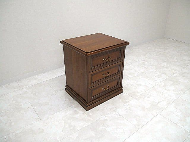 展示品　イタリア　キャメルグループ ウォールナット材ベッドサイドチェスト