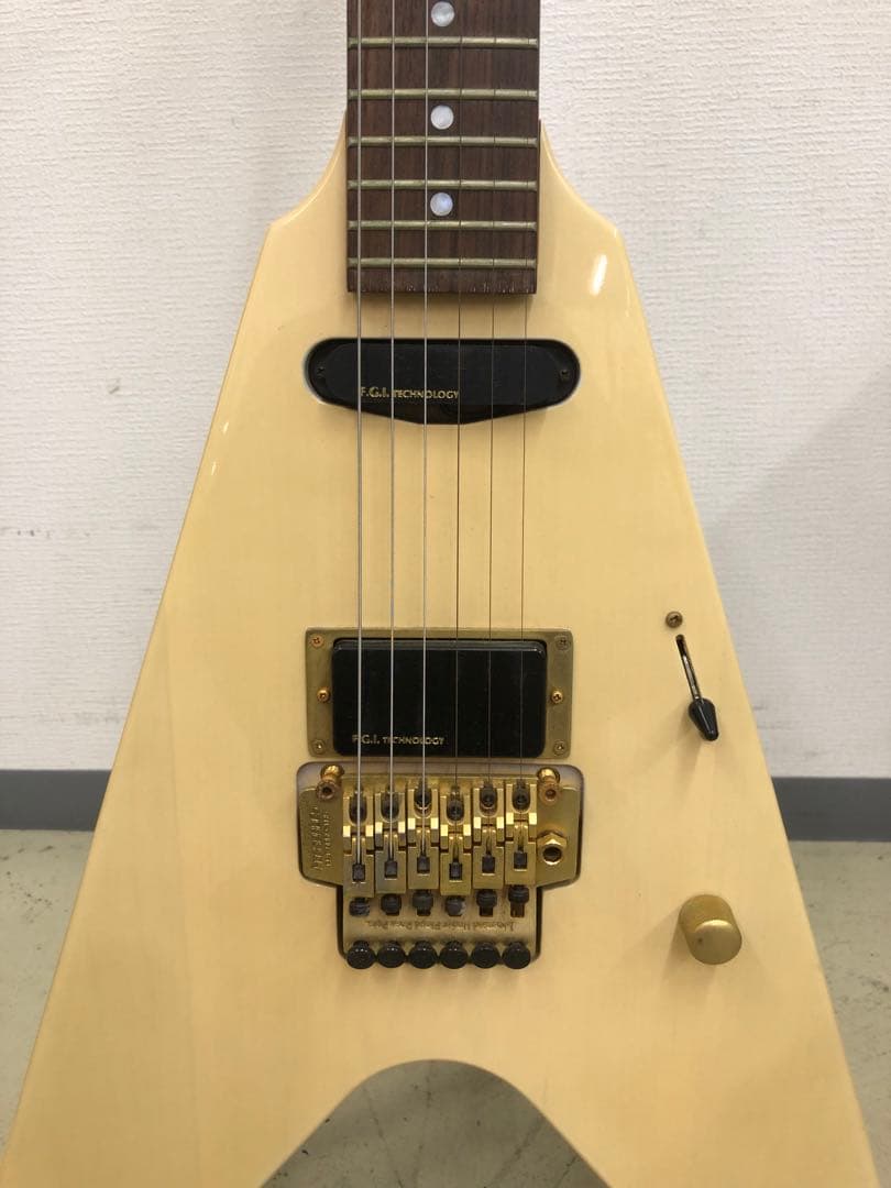 FERNANDES V型エレキギター ナチュラル