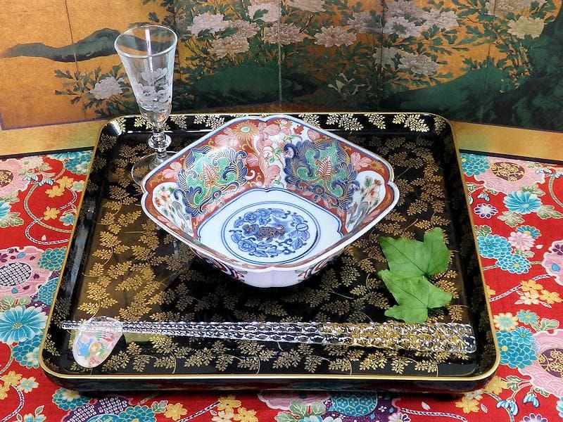 大聖寺伊万里　金襴手　窓絵　牡丹に菊　獅子の図　四方角向付　B347AS-CWq