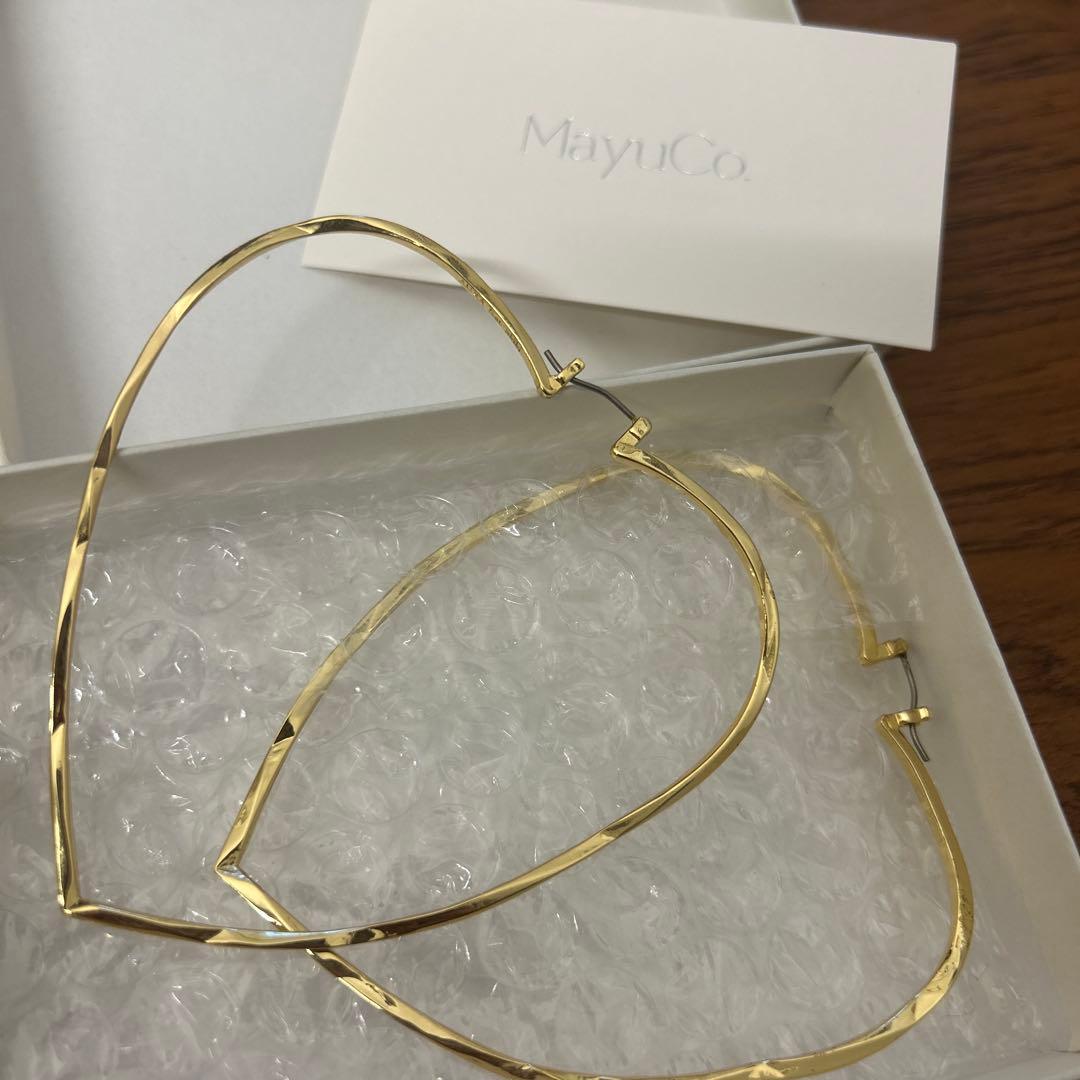 mayuco.ゴールドピアス akikiコラボ　ハートフープ