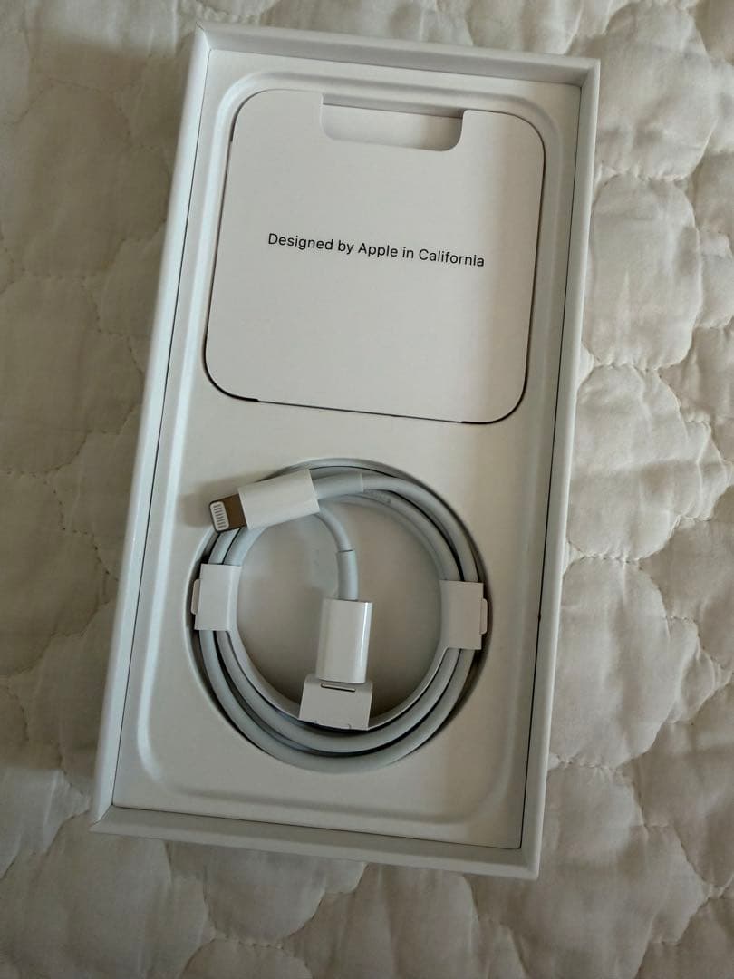 iPhone13 256GB 本体 箱ありカメラレンズ割れあり バッテリー83%