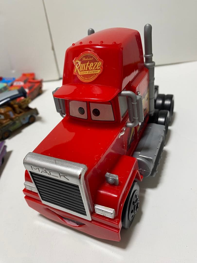 ディズニー カーズ トミカ たくさんのせよう!大きなマックトレーラー&シドレー