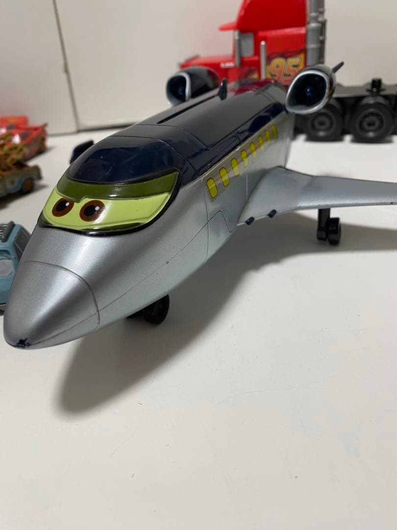 ディズニー カーズ トミカ たくさんのせよう!大きなマックトレーラー&シドレー