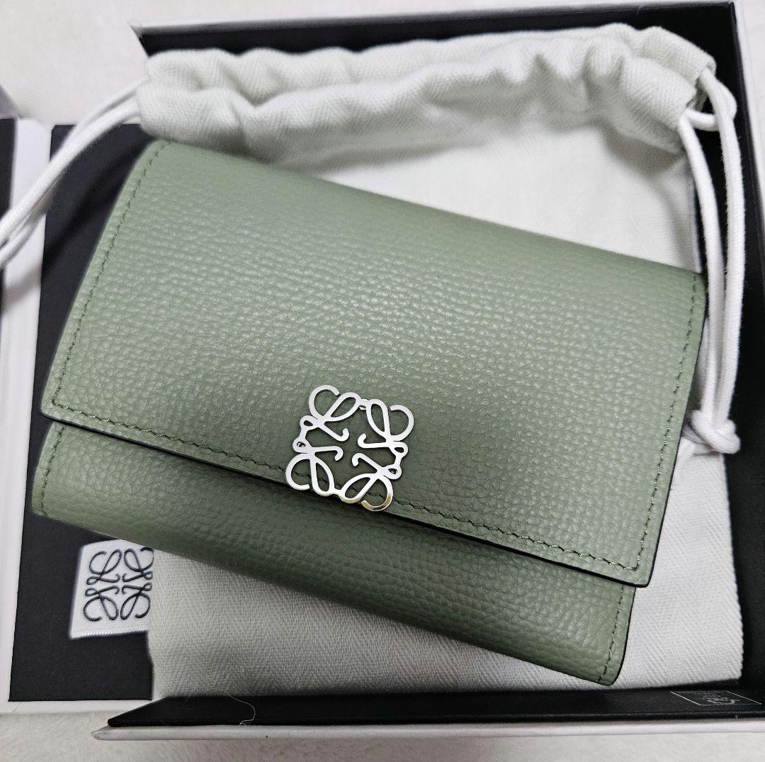 LOEWE グリーン レザー 三つ折り財布