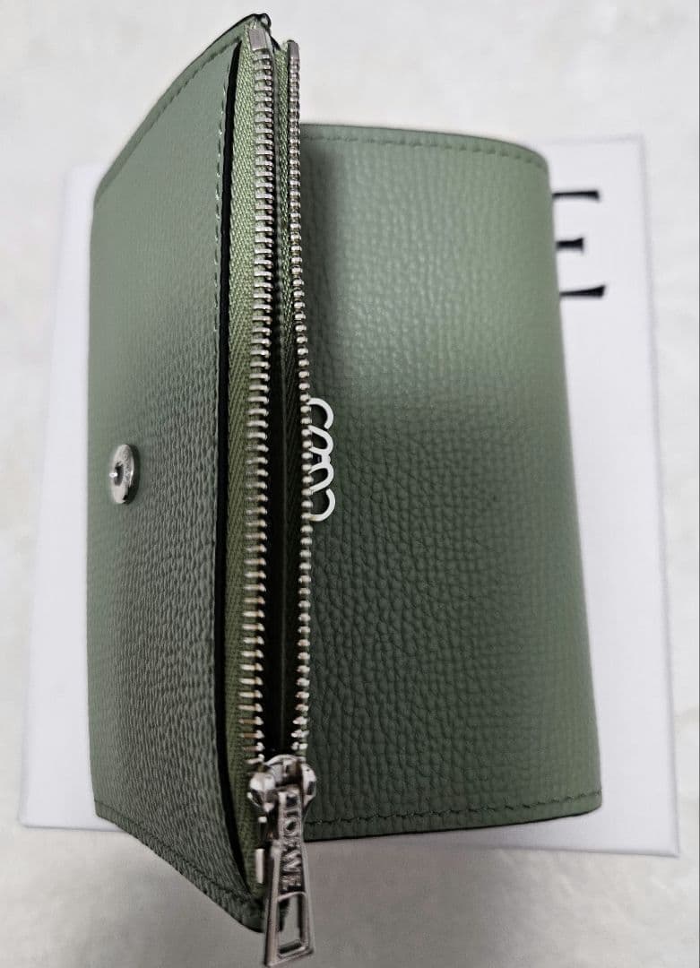 LOEWE グリーン レザー 三つ折り財布