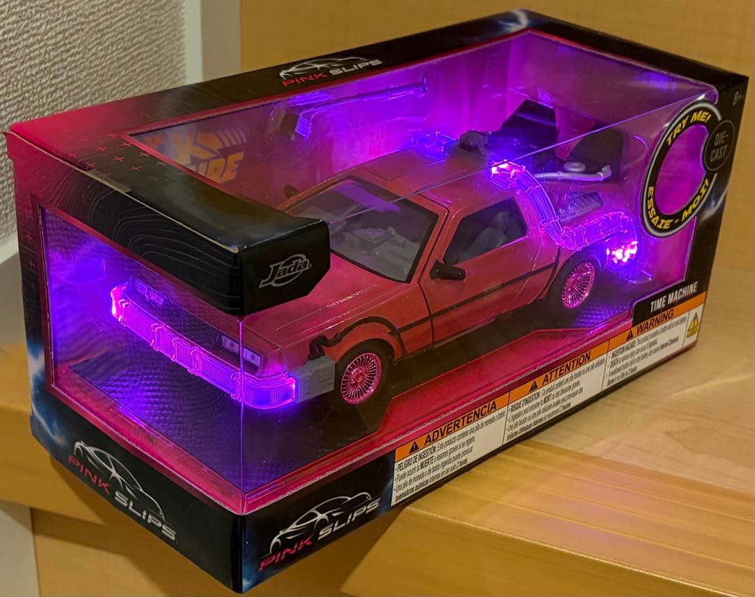 限定★¨̮ピンクpink slipsデロリアン フィギュア ミニカーLED光る★¨̮