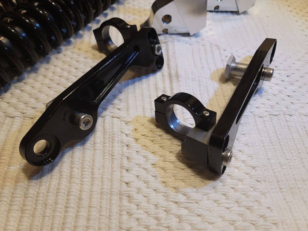 ●値下げいたしました●ZRX400 細巻きリアショックとレイダウンキットのセット