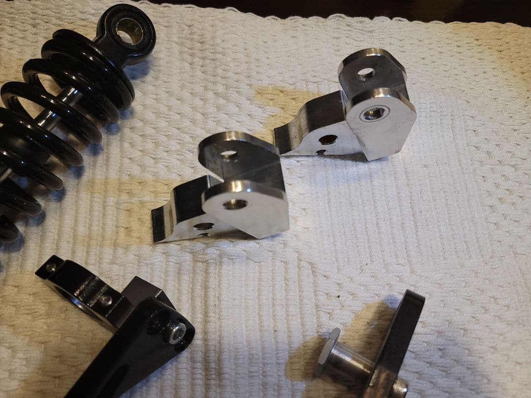 ●値下げいたしました●ZRX400 細巻きリアショックとレイダウンキットのセット