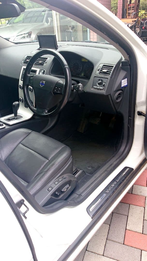 ボルボ V50 クラシック HDDナビ 革シート サンルーフ 予備検対応