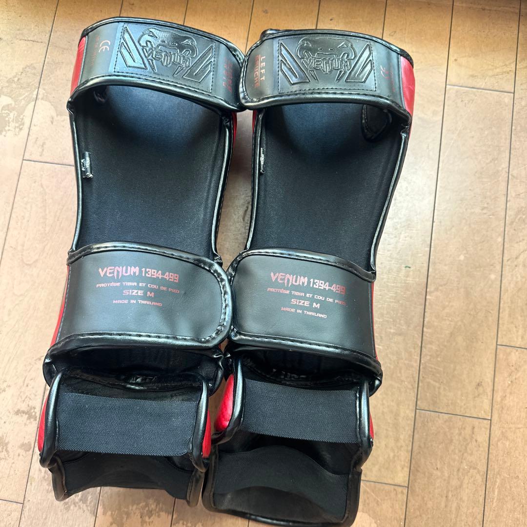 完売品！Venum シンガード Mサイズ レッド/ブラック