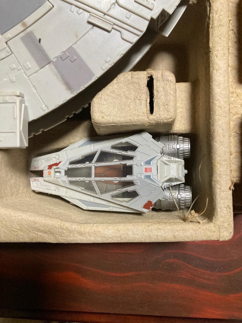 スターウォーズ ・アルティメットミレニアム・ファルコン・開封済・未組立
