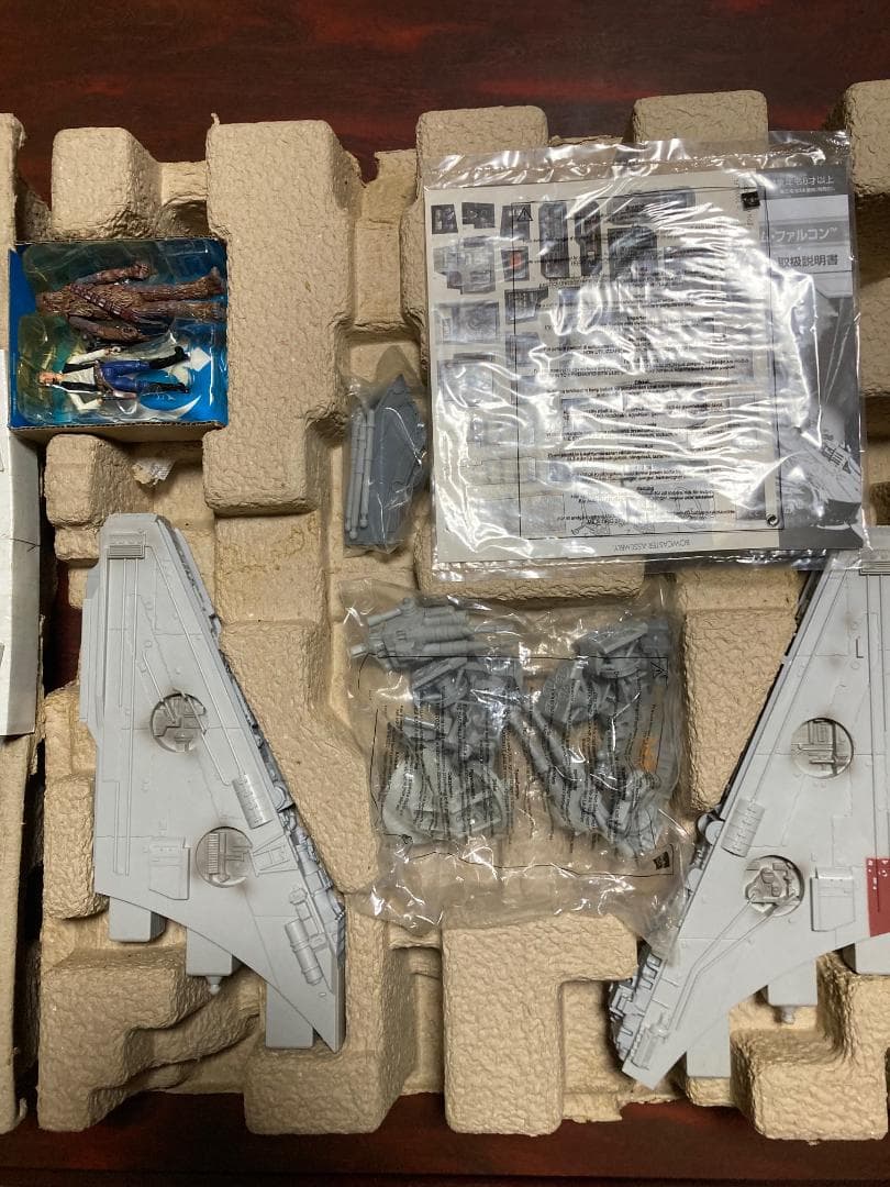 スターウォーズ ・アルティメットミレニアム・ファルコン・開封済・未組立