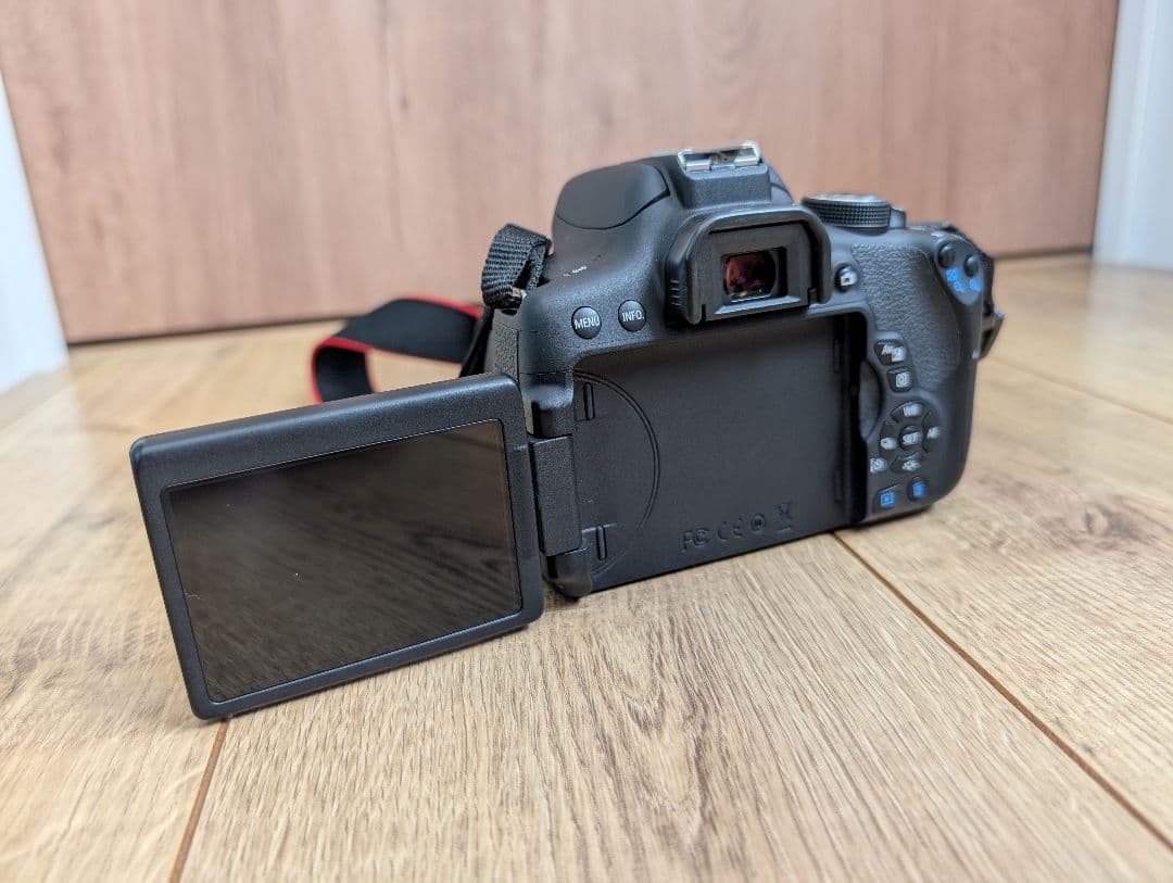 Canon デジタル一眼レフカメラEOSkiss x8i