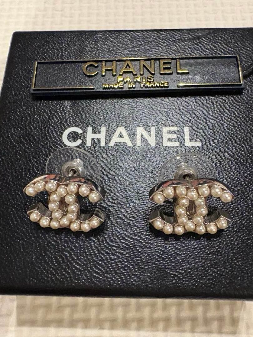 CHANEL パール付きロゴピアス　ヴィンテージ