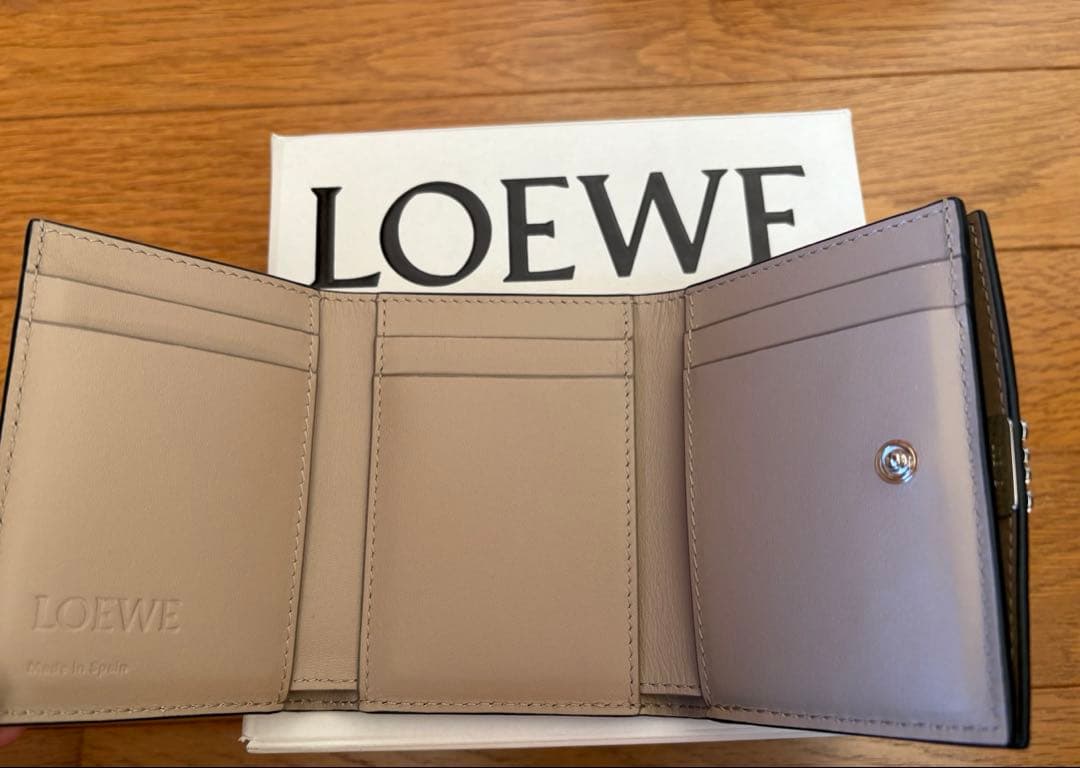 ロエベ　アナグラムトライフォールドウォレット